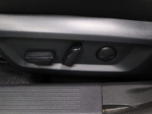 Certified 2025 Nissan Rogue SV image 23