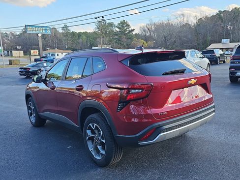 Used 2025 Chevrolet Trax LT w/ Driver Confidence Package image 5