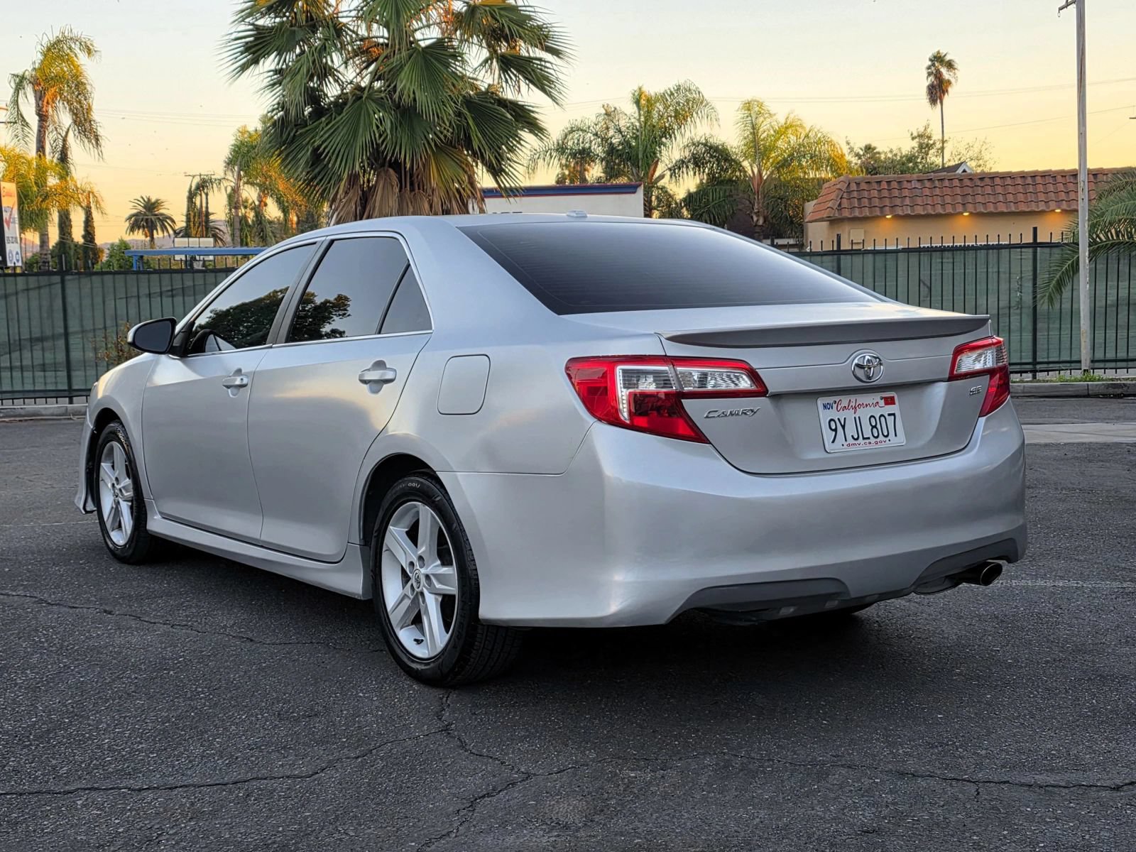 Used 2012 Toyota Camry SE FWD image 4