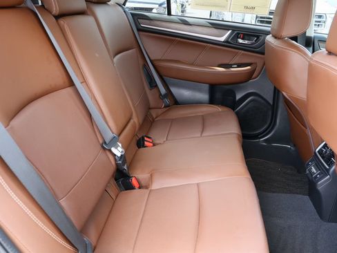 Used 2018 Subaru Outback 2.5i Touring AWD/4WD image 28