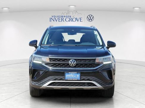 Used 2024 Volkswagen Taos SE AWD/4WD image 2