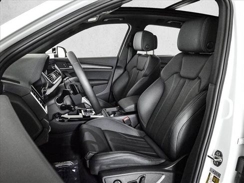 Certified 2025 Audi Q5 e Premium Plus w/ Premium Plus Package AWD/4WD image 17