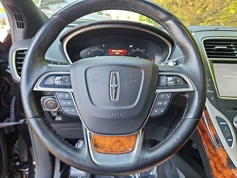 Used 2020 Lincoln Nautilus Reserve w/ Monochromatic Package AWD/4WD image 10