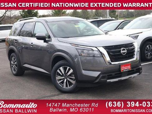 Certified 2025 Nissan Pathfinder SL image 1