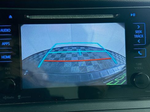 Used 2015 Toyota Sienna XLE FWD image 22