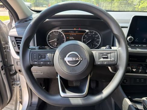 Used 2024 Nissan Rogue S FWD image 17