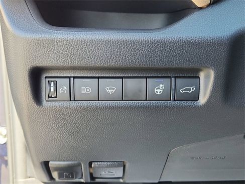 Used 2022 Toyota RAV4 XLE Premium image 27