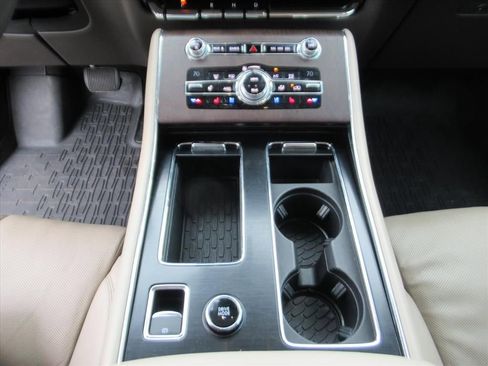 Used 2020 Lincoln Aviator Reserve w/ Equipment Group 201A image 21