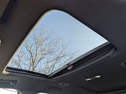 Used 2024 Buick Enclave Avenir image 15