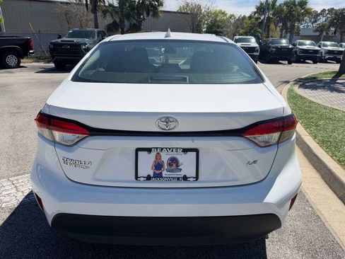 Used 2024 Toyota Corolla LE FWD image 5
