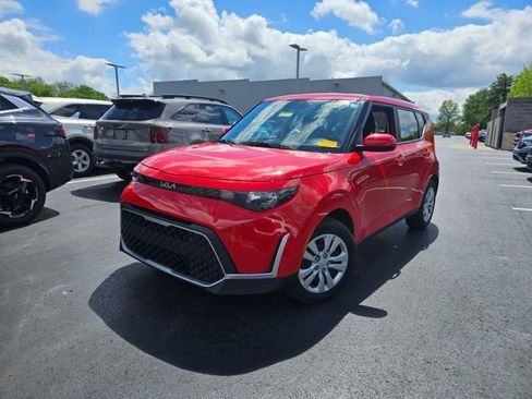 Certified 2025 Kia Soul LX FWD image 1