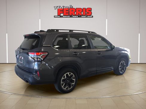 Used 2025 Subaru Forester Premium AWD/4WD image 5