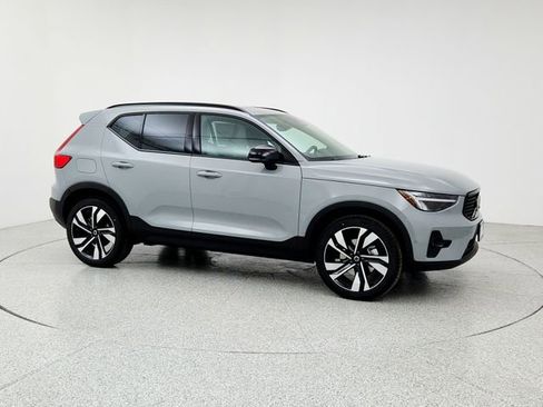 New 2026 Volvo XC40 B4 Plus w/ Climate Package image 3