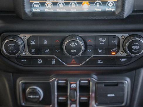 Certified 2022 Jeep Gladiator Mojave AWD/4WD image 23