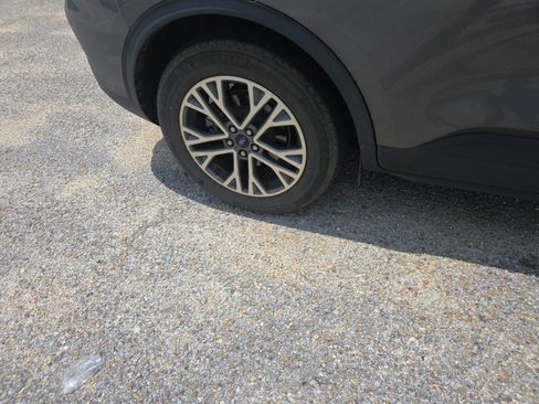 Used 2022 Ford Escape SEL w/ Technology Package FWD image 14