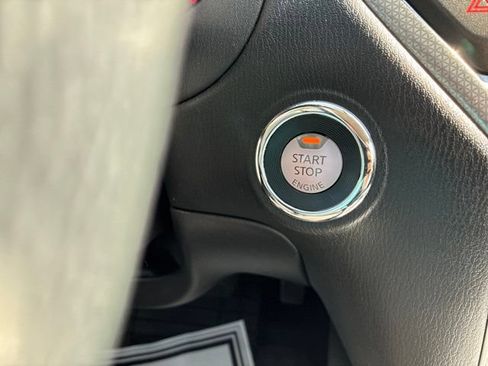 Used 2019 Nissan Pathfinder SL AWD/4WD image 30