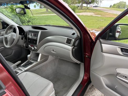 Used 2010 Subaru Forester 2.5X Limited AWD/4WD image 32