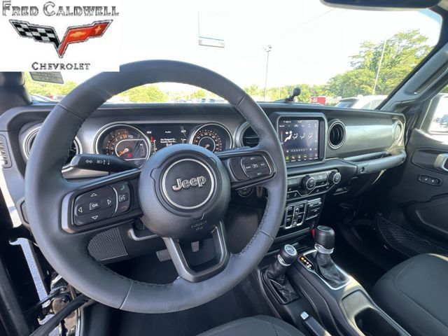 Used 2023 Jeep Gladiator Sport AWD/4WD image 16
