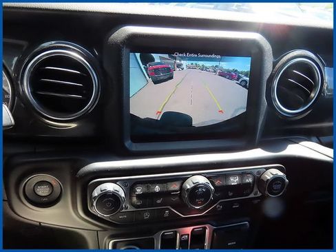 Used 2021 Jeep Wrangler Unlimited Sahara AWD/4WD image 20
