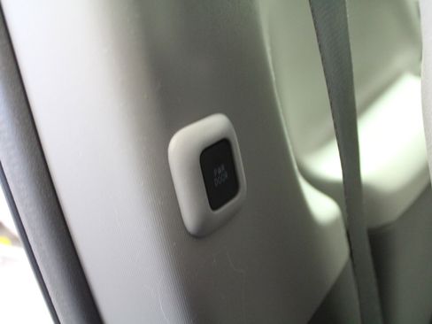 Used 2019 Toyota Sienna XLE image 25