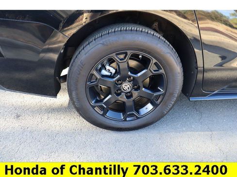 Used 2025 Toyota Sienna XLE Woodland Edition image 34