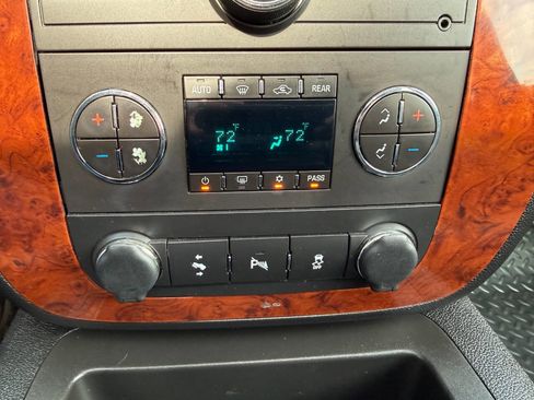 Used 2013 Chevrolet Tahoe LT w/ Luxury Package image 23