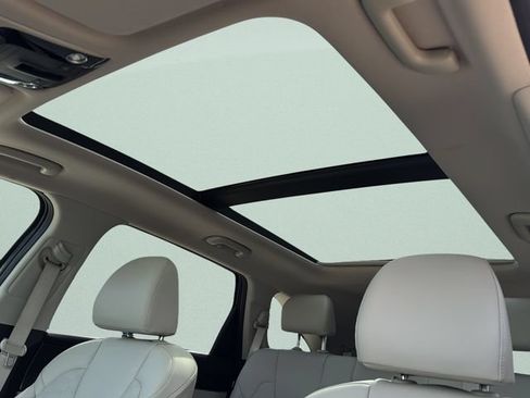 Used 2024 Kia Sorento S w/ Panoramic Sunroof Package FWD image 29