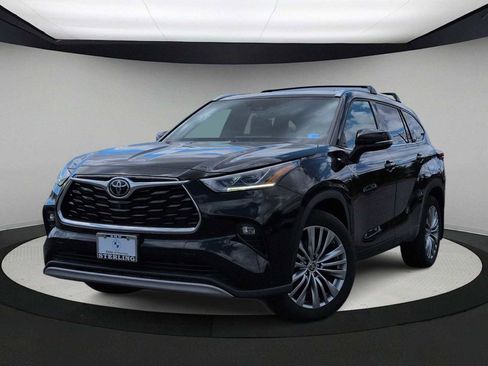Used 2022 Toyota Highlander Platinum AWD/4WD image 1