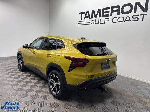 Used 2024 Chevrolet Trax RS w/ Driver Confidence Package image 8