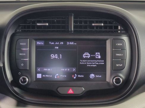 Used 2025 Kia Soul LX w/ LX Technology Package FWD image 19