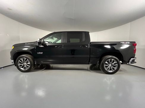 Used 2024 Chevrolet Silverado 1500 LT w/ Leather Package AWD/4WD image 4