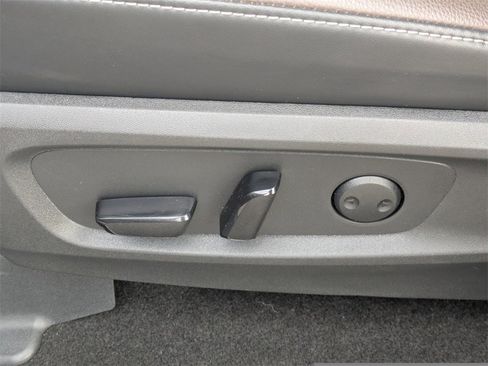 Used 2023 Nissan Pathfinder Platinum w/ Black Appearance Package image 22