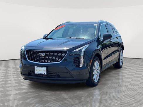 Used 2022 Cadillac XT4 Luxury w/ Cold Weather Package AWD/4WD image 3