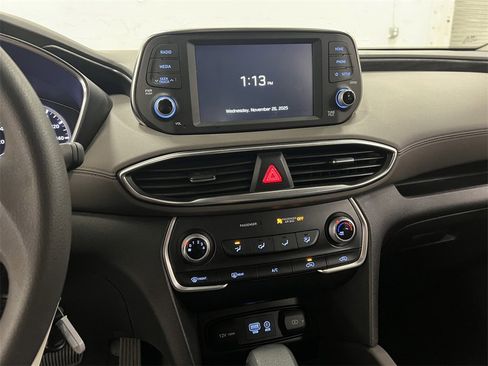Used 2020 Hyundai Santa Fe SE image 18