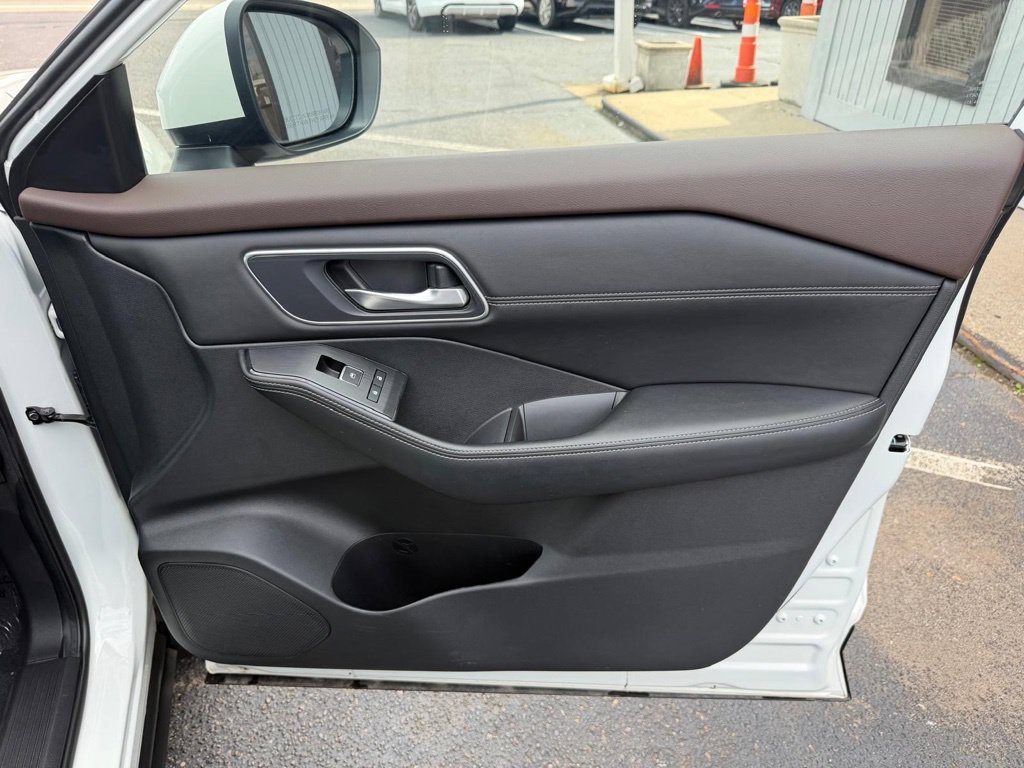 Used 2023 Nissan Rogue Platinum AWD/4WD image 34