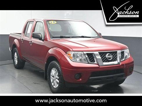 Used 2019 Nissan Frontier SV image 1