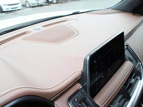 Used 2023 Chevrolet Suburban High Country image 28