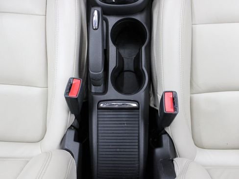 Used 2019 Buick Encore Essence FWD image 31