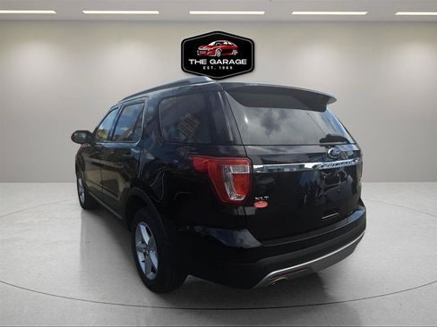 Used 2017 Ford Explorer XLT w/ Equipment Group 201A AWD/4WD image 4