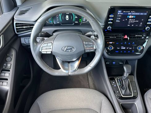 Used 2022 Hyundai Ioniq SE FWD image 11