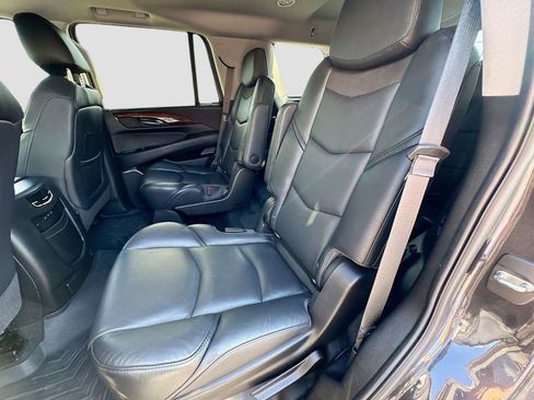 Used 2018 Cadillac Escalade Premium Luxury image 25