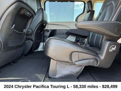 Used 2024 Chrysler Pacifica Touring-L image 25