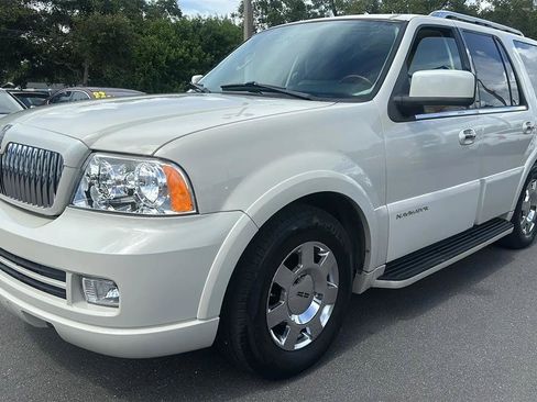 Used 2005 Lincoln Navigator Luxury AWD/4WD image 13