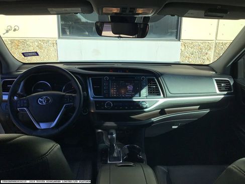 Used 2019 Toyota Highlander Limited Platinum image 10