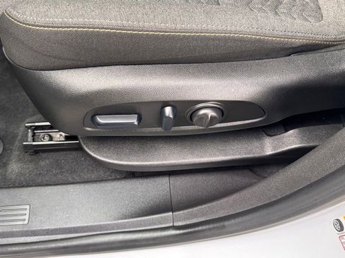 Used 2024 Chevrolet Equinox LT FWD image 12