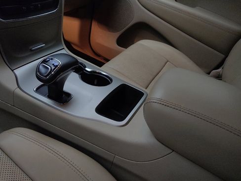 Used 2015 Jeep Grand Cherokee Limited w/ Luxury Group II image 26