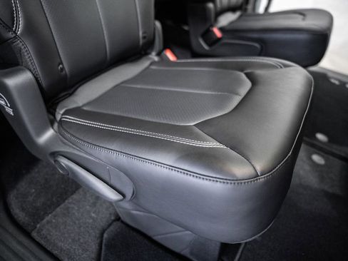 New 2026 Chrysler Pacifica Select image 28