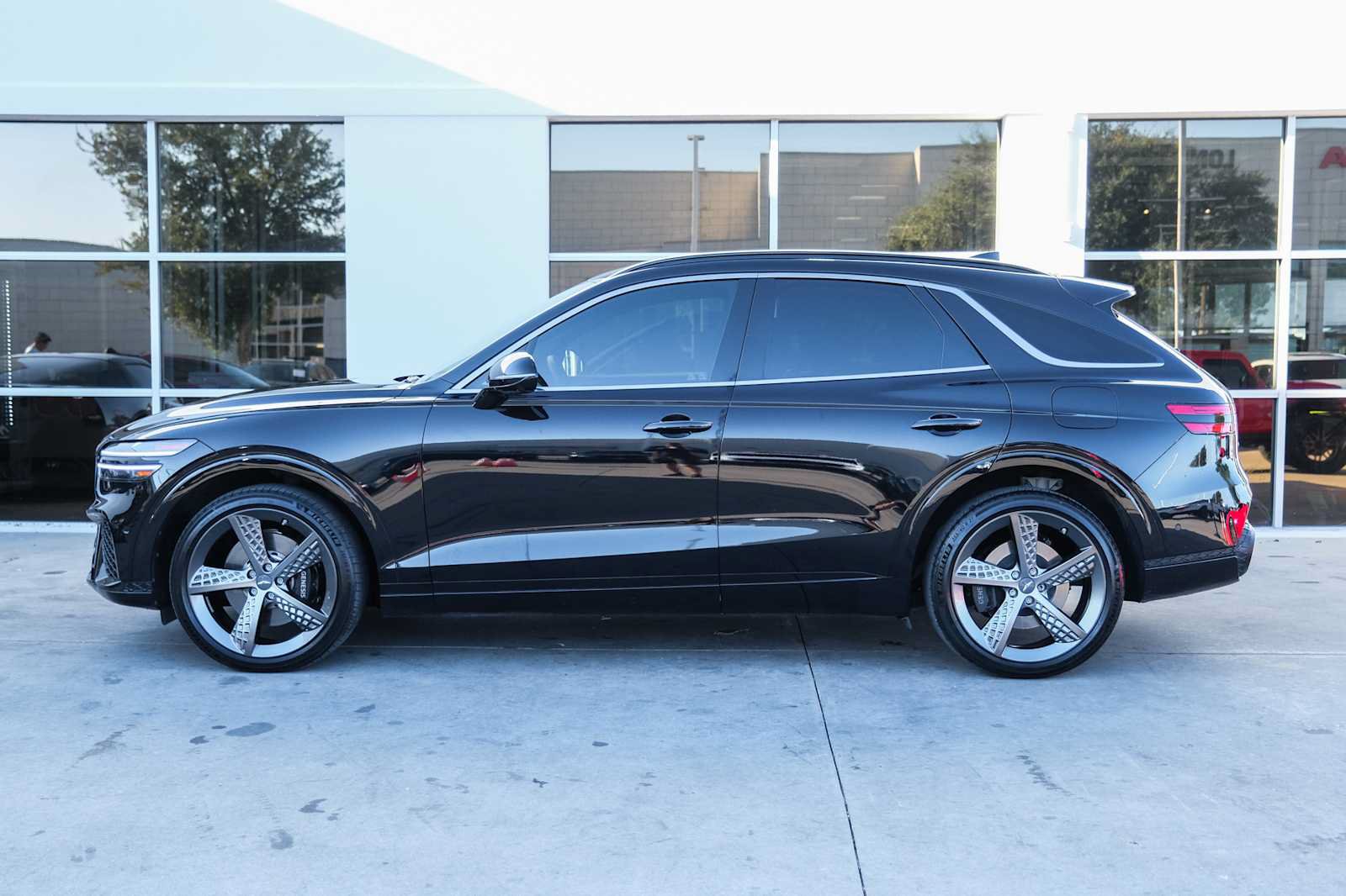 Used 2025 Genesis GV70 3.5T Sport w/ Sport Prestige Package AWD/4WD image 17