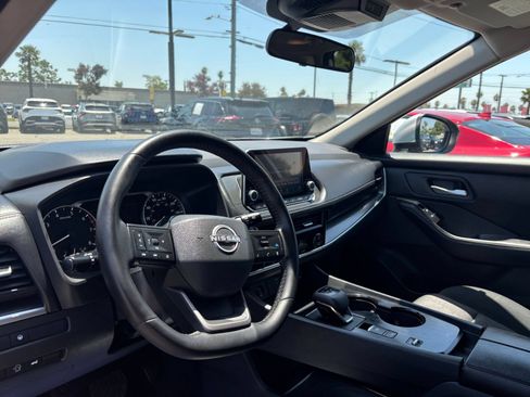 Used 2025 Nissan Rogue SV FWD image 36