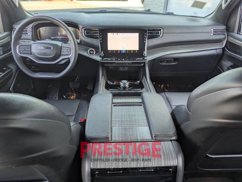 Used 2024 Jeep Wagoneer Series II w/ Flexible Seating Group RWD image 32